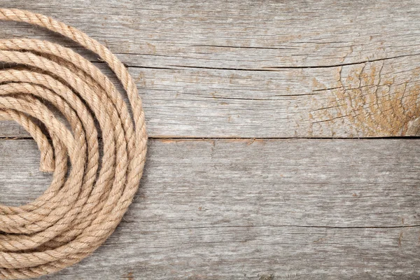 Schip touw op houten textuur achtergrond — Stockfoto