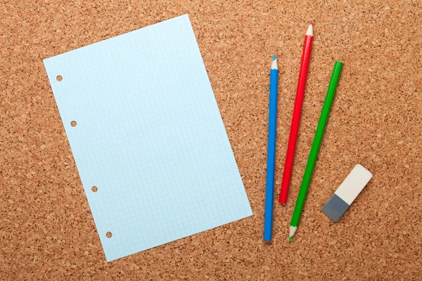 Blank notepad page on cork notice board — Stock Photo, Image