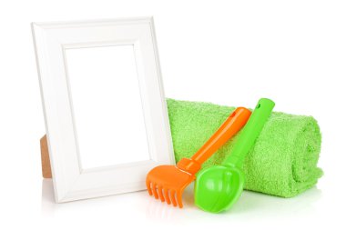 ile banyo havlusu ve oyuncaklar