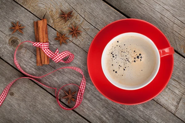 Baharat ve kırmızı kahve fincanı — Stok fotoğraf