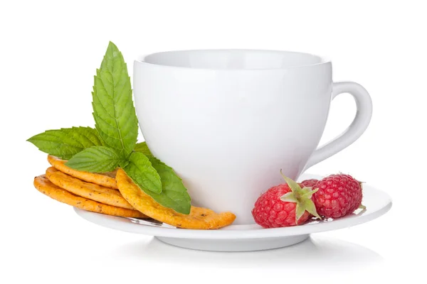 Cup of drink with crackers, mint and berries — Stock Photo, Image