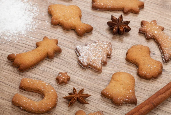 Galletas de jengibre con especias y harina — Foto de Stock