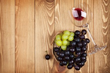 kırmızı şarap cam ve üzüm