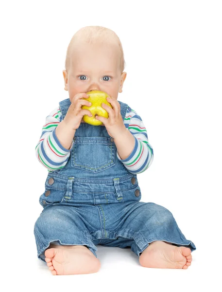 Kleine babyjongen eten van een appel — Stockfoto