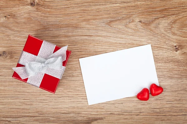 Valentines saudação e caixa de presente — Fotografia de Stock