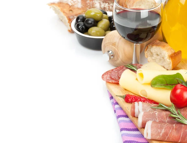 Red wine with cheese, prosciutto, bread, vegetables and spices — Stock Photo, Image