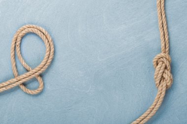 gemi ipe düğüm ahşap doku zemin üzerine