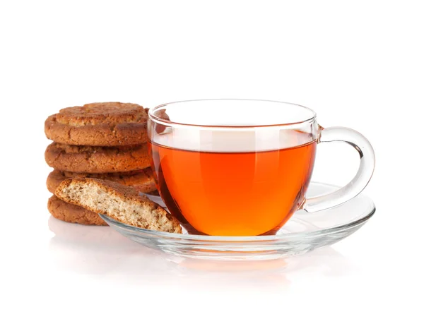 Glas schwarzer Tee mit hausgemachten Keksen — Stockfoto