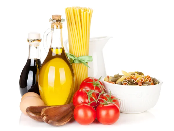 Pasta och ingredienser — Stockfoto