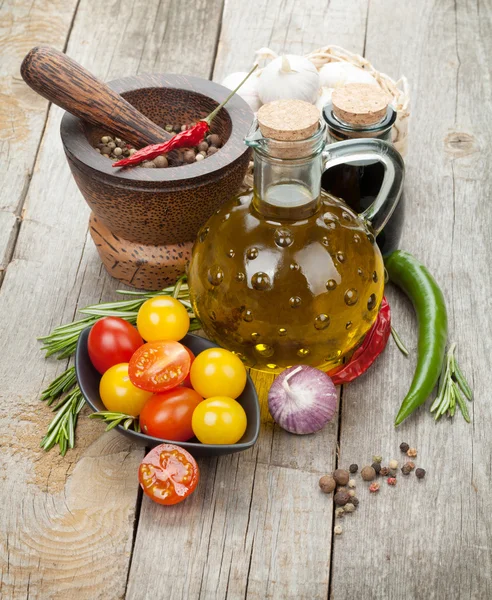 Ervas aromáticas, especiarias e temperos — Fotografia de Stock