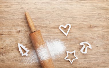 oklava ile un ve çerez kesiciler ahşap tablo