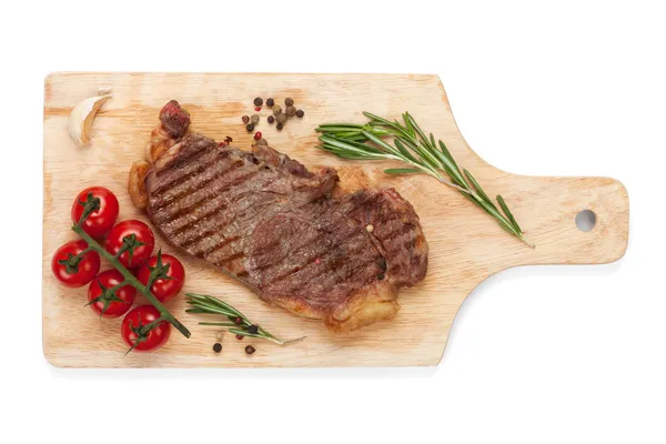 Roaststeak mit Rosmarin und Kirschtomaten — Stockfoto