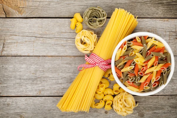 Pasta på träbord — Stockfoto