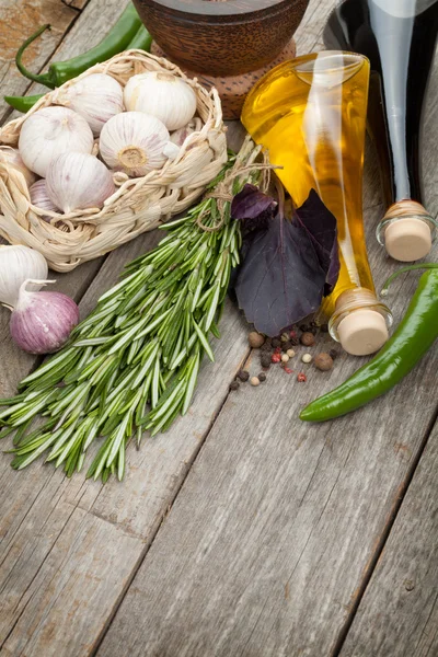 Ervas aromáticas, especiarias e temperos — Fotografia de Stock