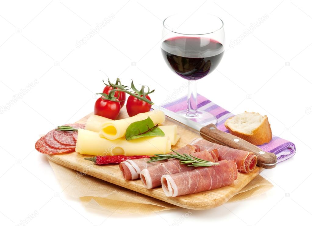 红酒与奶酪 火腿 面包 蔬菜和香料 图库照片 C Karandaev