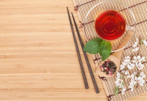 Japanese green tea and sakura branch — Stock Photo, Image