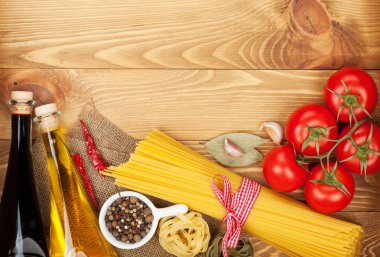 makarna, domates, baharat ve baharat