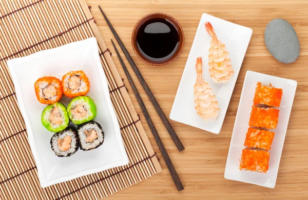 Sushi maki e sushi di gamberetti — Foto Stock