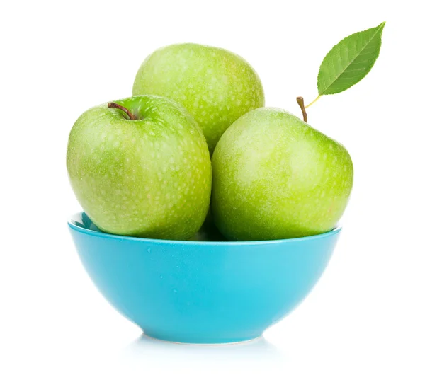 Fresh green apples in bowl — Stock Photo, Image