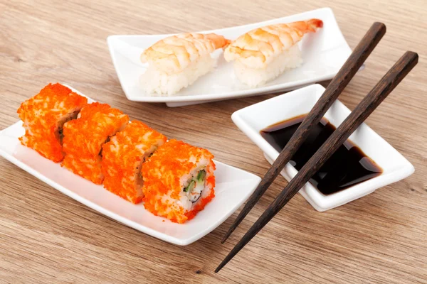 Sushi menüsü ve maki sushi — Stok fotoğraf