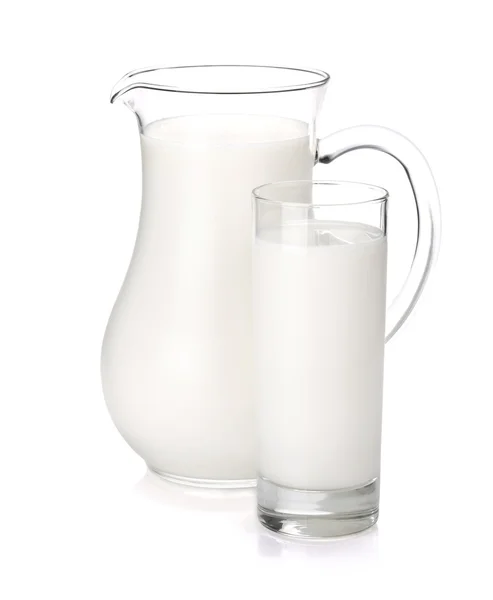 Melkkannetje en glas — Stockfoto