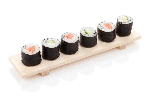 Sushi maki com salmão e pepino — Fotografia de Stock