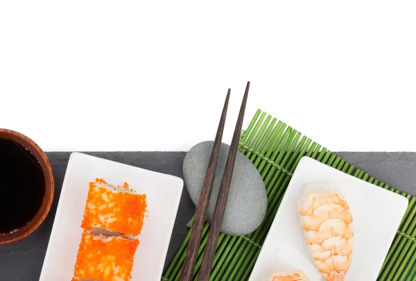 Sushi maki y sushi de camarones — Foto de Stock