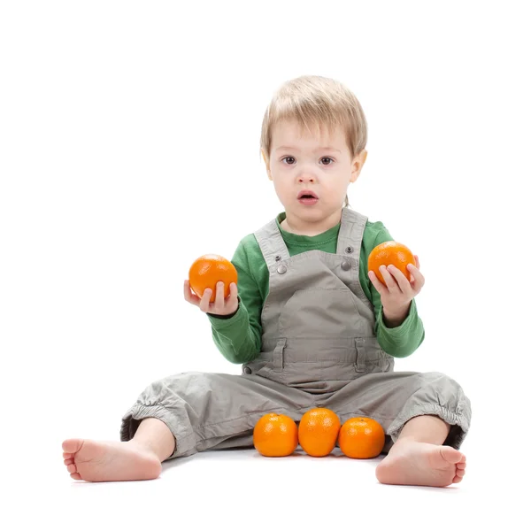 Dítě s pomeranči — Stock fotografie
