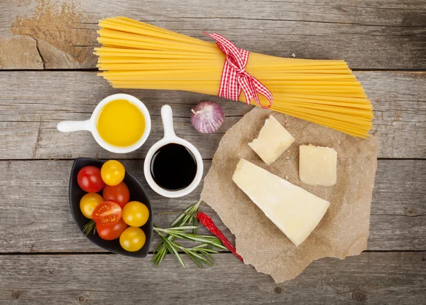 Parmesan cheese, pasta, tomatoes — Stock Photo, Image