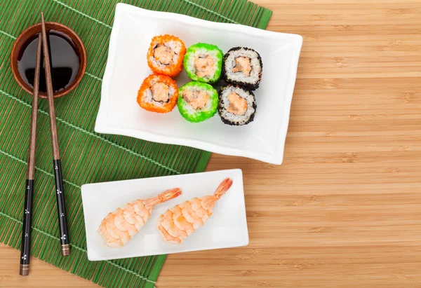Maki y sushi de camarones —  Fotos de Stock