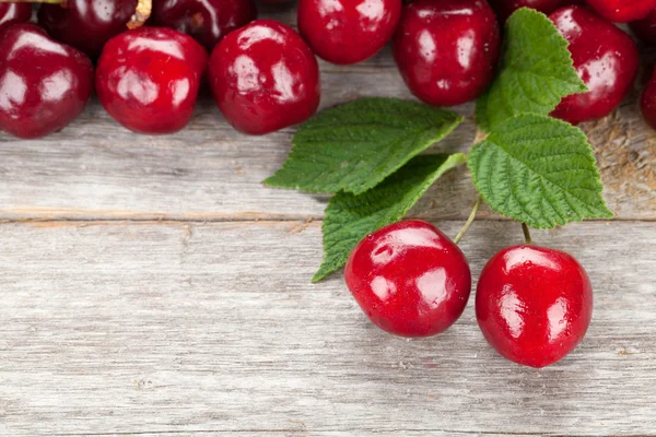 Ripe cherries on wooden table — Stock Photo, Image