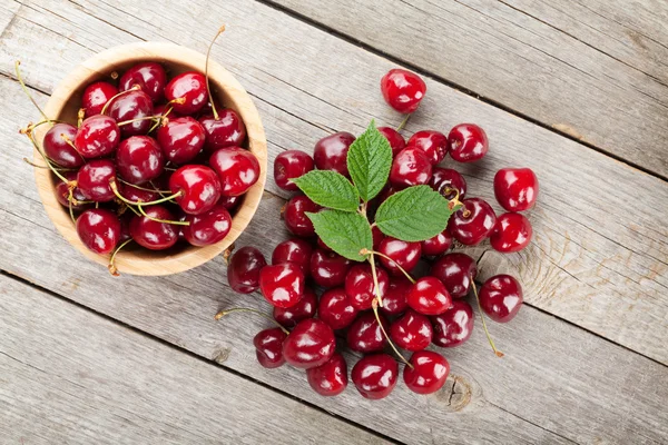 Ripe cherries on wooden table — Stock Photo, Image