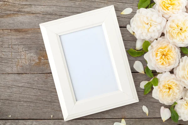 Photo frame and roses — Stock Photo, Image