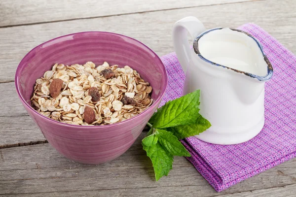 Healty breakfast with muesli and milk — Stock Photo, Image