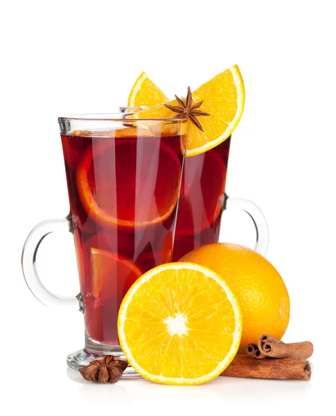 Vin chaud de Noël avec orange et épices — Photo