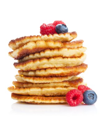 Ahududu ve yaban mersinli krep