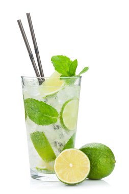 taze mojito kokteyl ve limes