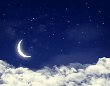 ay ve yıldızlar bulutlu gece mavi gökyüzünde