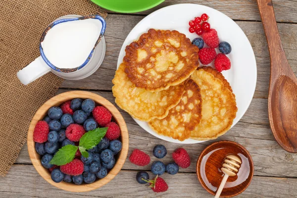 Pancakes with raspberries — Stock Photo, Image