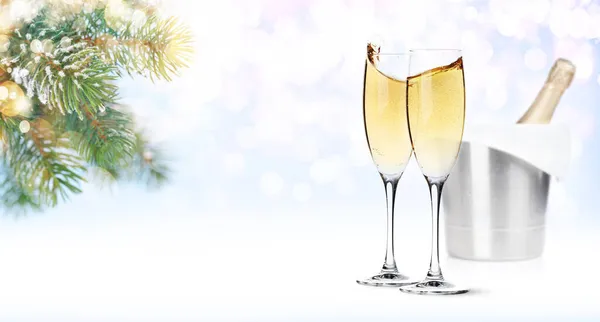 Carte Voeux Noël Avec Verres Champagne Bouteille Dans Seau Glace — Photo