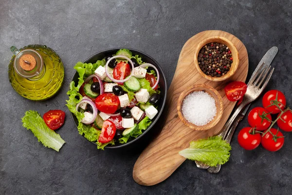 Ensalada Griega Clásica Con Verduras Frescas Jardín Vista Superior Plano —  Fotos de Stock