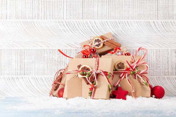 Weihnachtsgeschenkboxen Mit Handwerklichem Dekor Mit Platz Für Ihre Grüße — Stockfoto