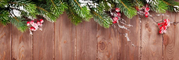 Noel Ağacının Köknar Ağacıyla Ahşap Arka Planı Üst Görünüm Düzlüğü — Stok fotoğraf