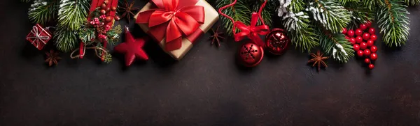 圣诞树和装饰的圣诞背景 顶视图平铺 — 图库照片