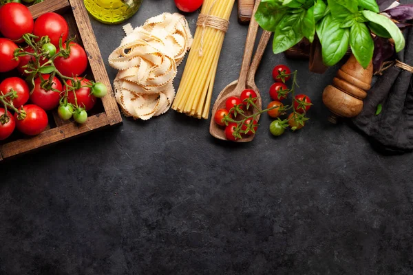 Cucina Italiana Ingredienti Alimentari Pasta Pomodori Basilico Spezie Vista Dall — Foto Stock