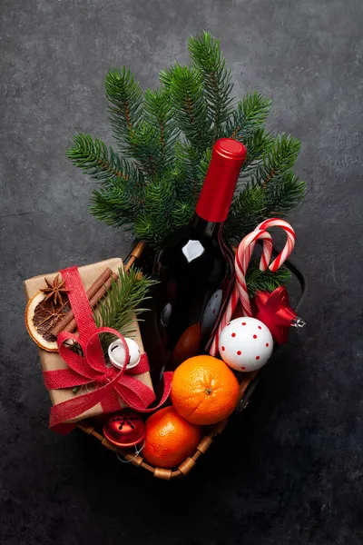 Panier Cadeau Noël Avec Bouteille Champagne Décor Coffrets Cadeaux Fruits — Photo