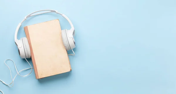 Koffiebeker Boek Koptelefoon Podcast Audioboek Concept Bovenaanzicht Plat Lag Met — Stockfoto