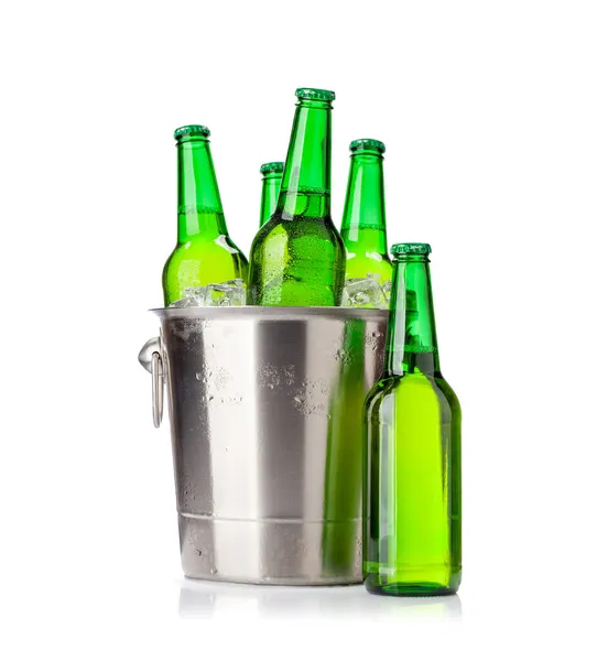 Bierflaschen Eiseimer Isoliert Auf Weißem Hintergrund — Stockfoto
