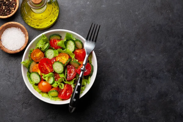 Salade Fraîche Avec Tomate Jardin Concombre Vue Dessus Plat Avec — Photo