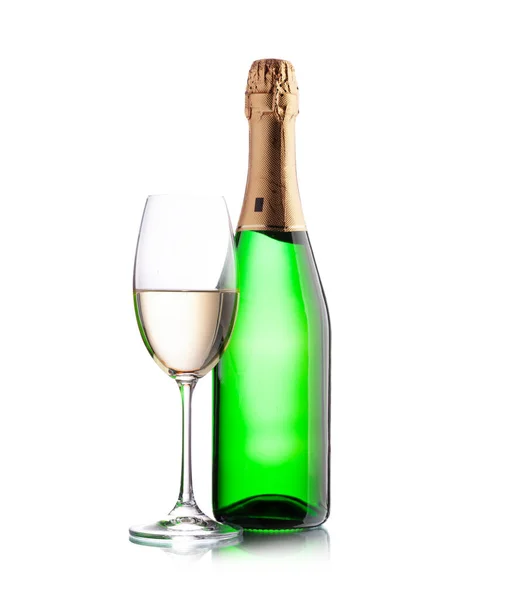 Champagne Glas Och Mousserande Vin Flaska Isolerad Vit Bakgrund — Stockfoto